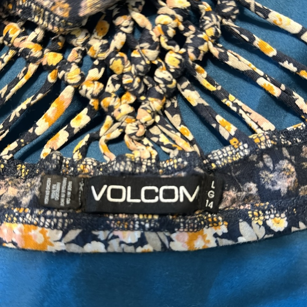 Volcom top - Picture 2 of 2